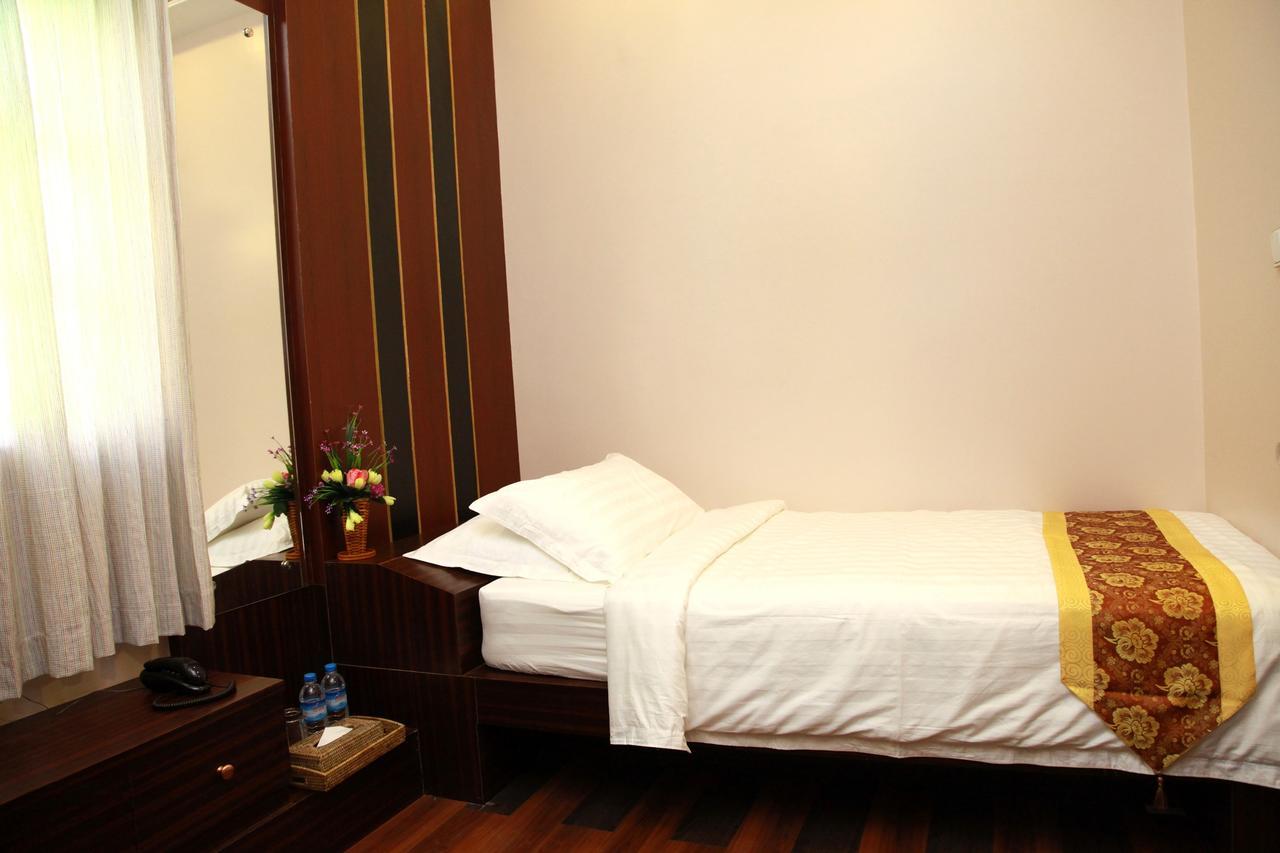 Sule Sapphire Inn Yangon Exterior foto