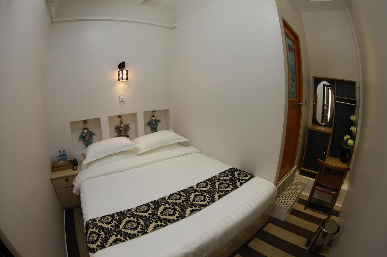 Sule Sapphire Inn Yangon Exterior foto